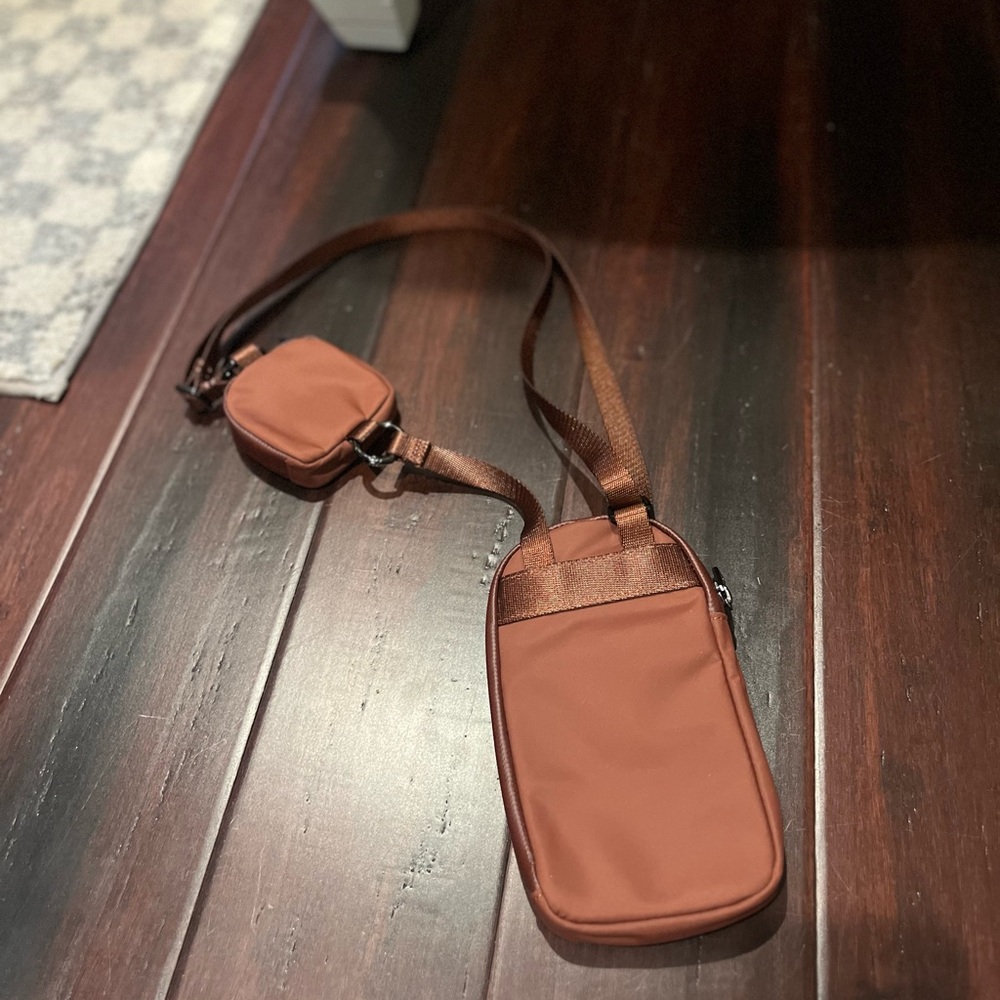Lululemon Athletica Canyon Crossbody Bag - Picture 2 of 4
